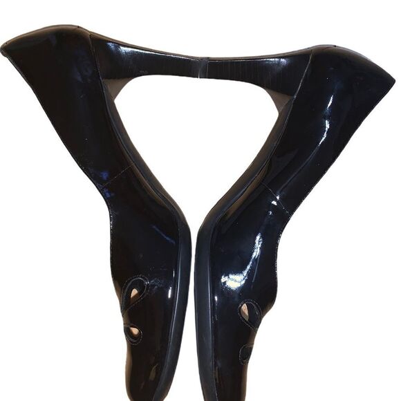 Etienne Aigner “Calvin” Patent Leather Pumps - Picture 4 of 7